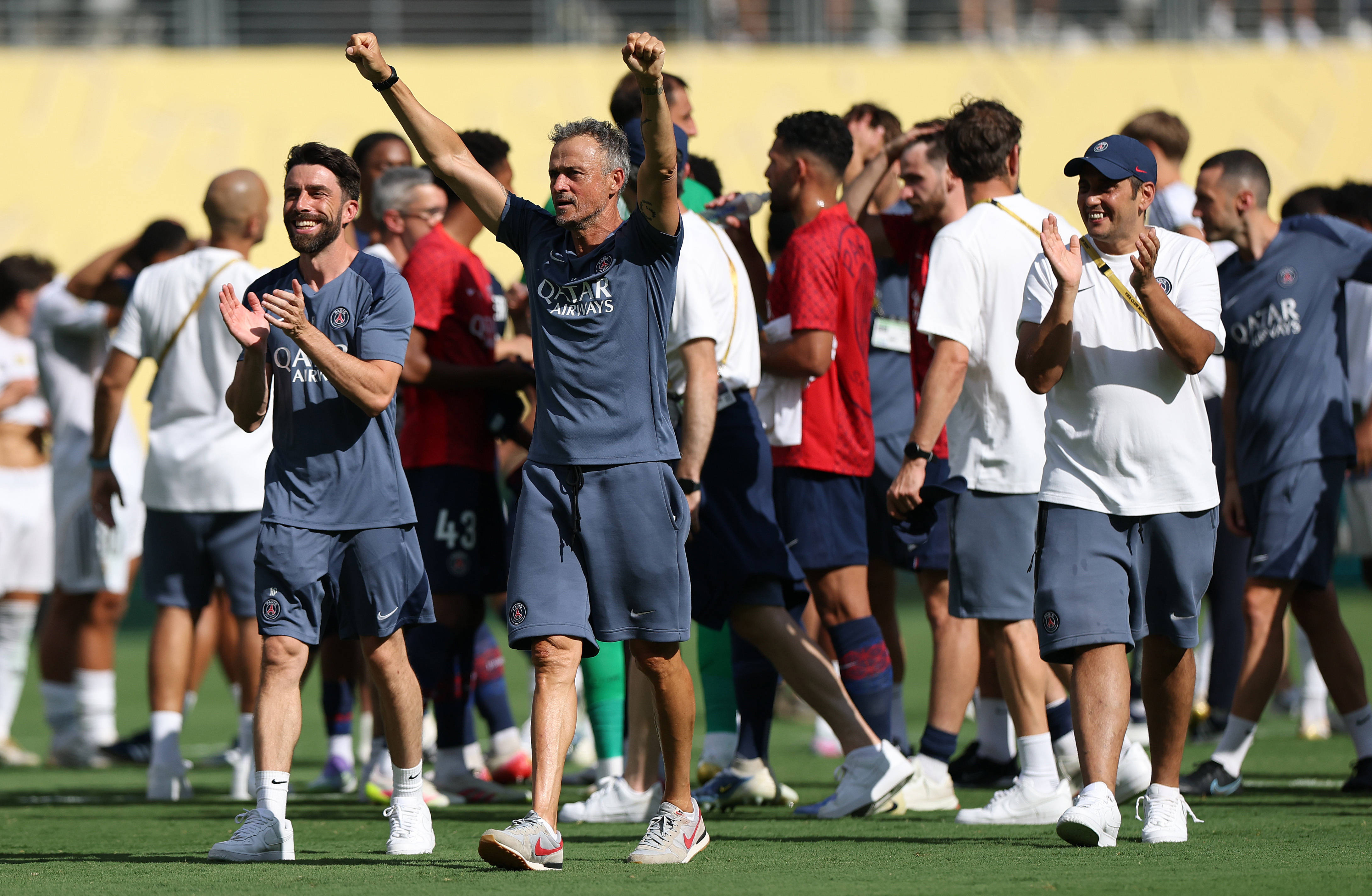 巴黎圣日耳曼训练开放日，窗口期更衣室发声引欢呼，法国杯在即，球队文化再被提及的简单介绍