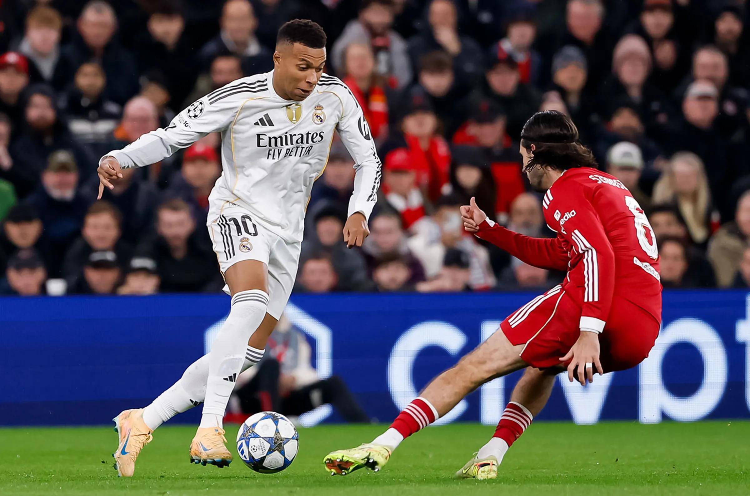 加时末段上海海港备战欧冠，更衣室发声细节曝光，质疑声仍在，轮换策略成焦点的简单介绍