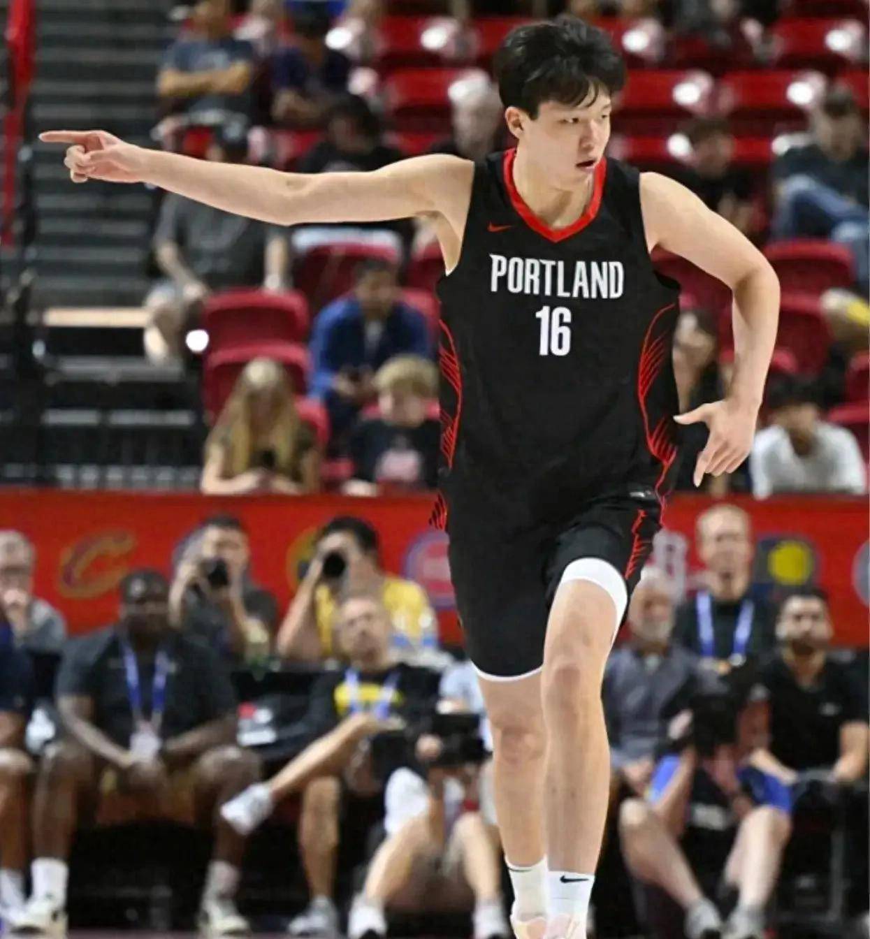 今晨洛杉矶湖人备战CBA常规赛，队长鼓劲细节曝光，态度坚定，纪律约束更严格的简单介绍