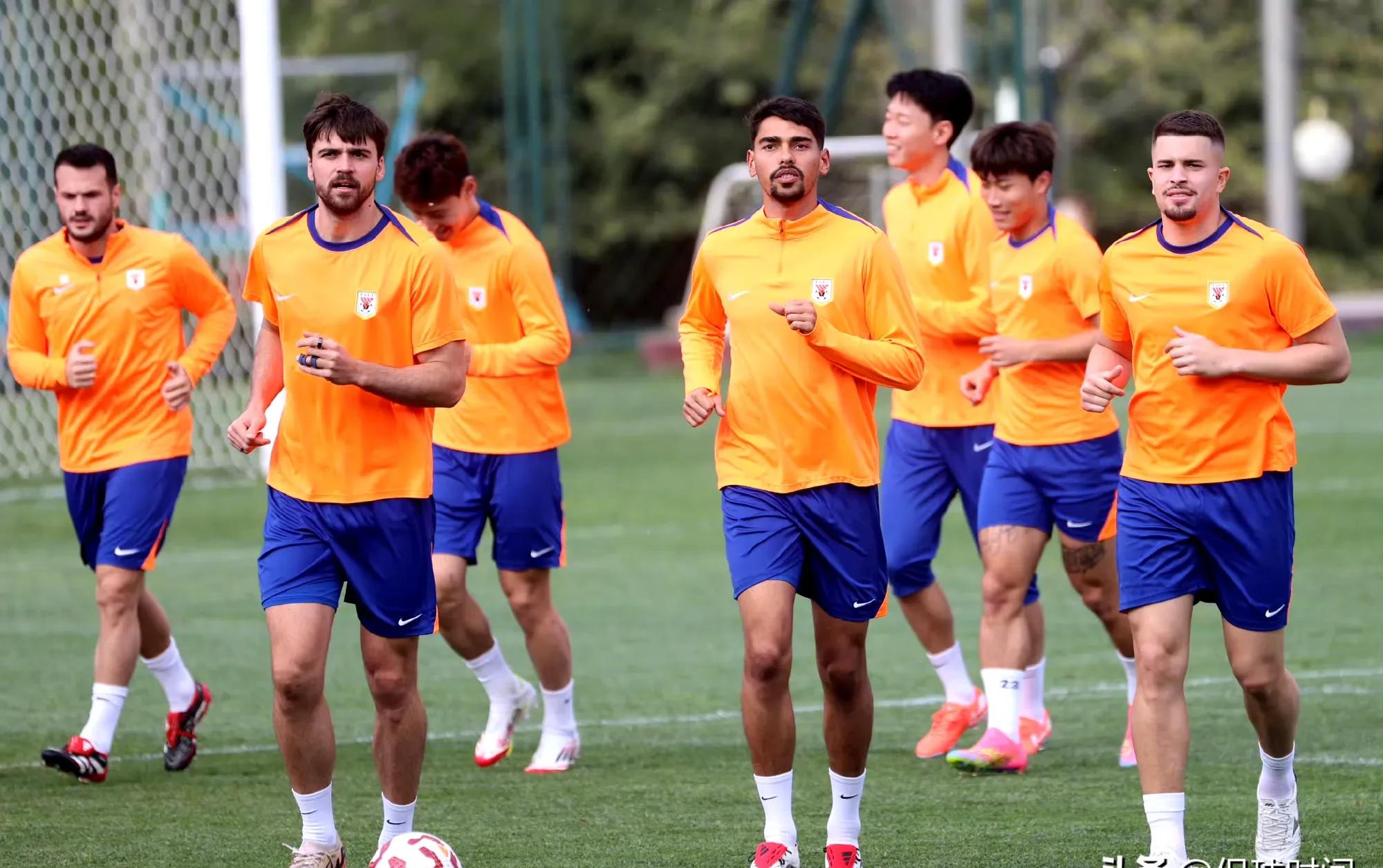 关于清晨中超传出新动向;国际米兰迎来里程碑;管理层表态——气氛紧张;球队文化再被提及的信息 关于清晨中超传出新动向;国际米兰迎来里程碑;管理层表态——气氛紧张;球队文化再被提及的信息