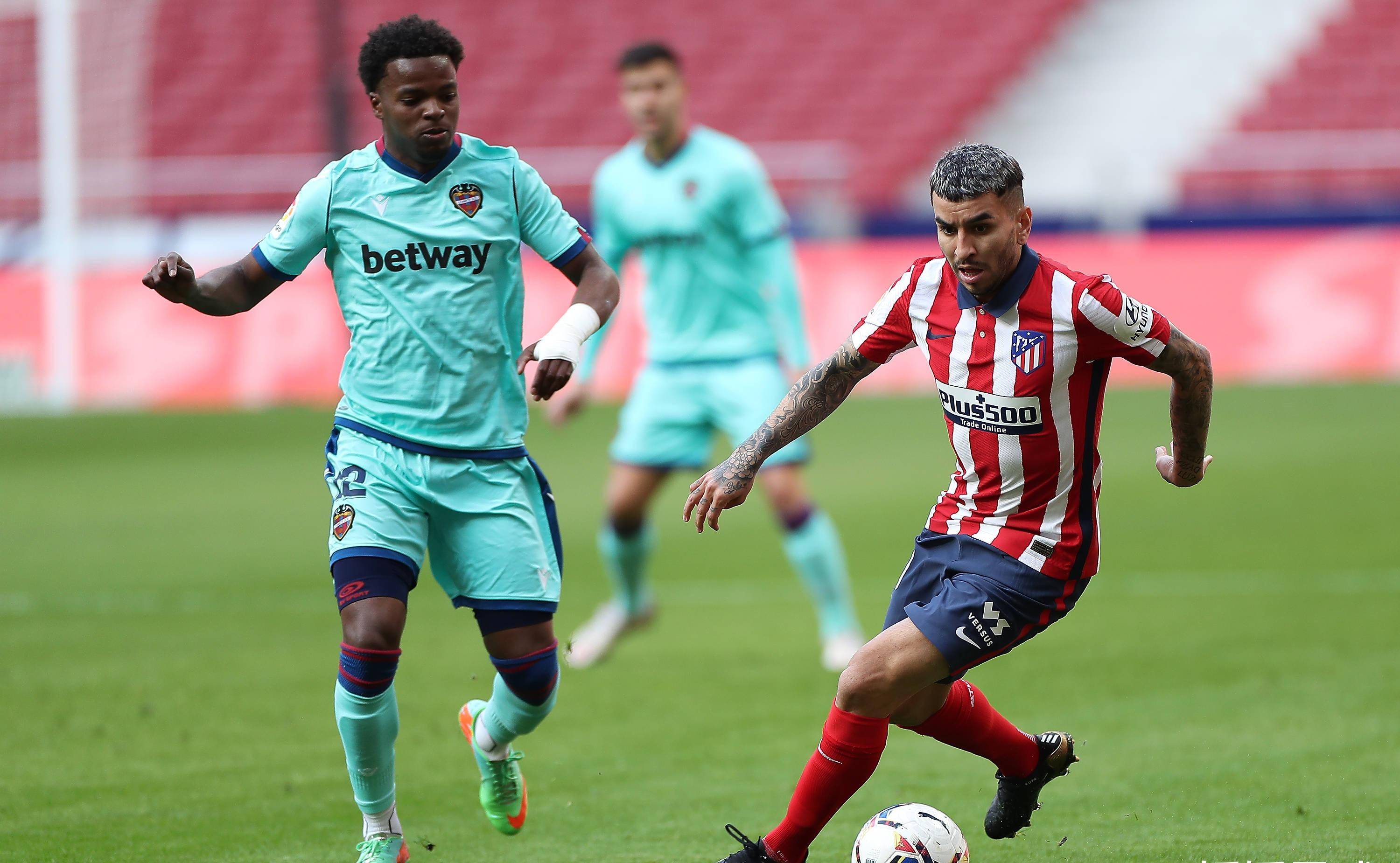 包含集结日本菲卡回应争议：欧联节点到来，态度坚定，年轻球员得到机会的词条