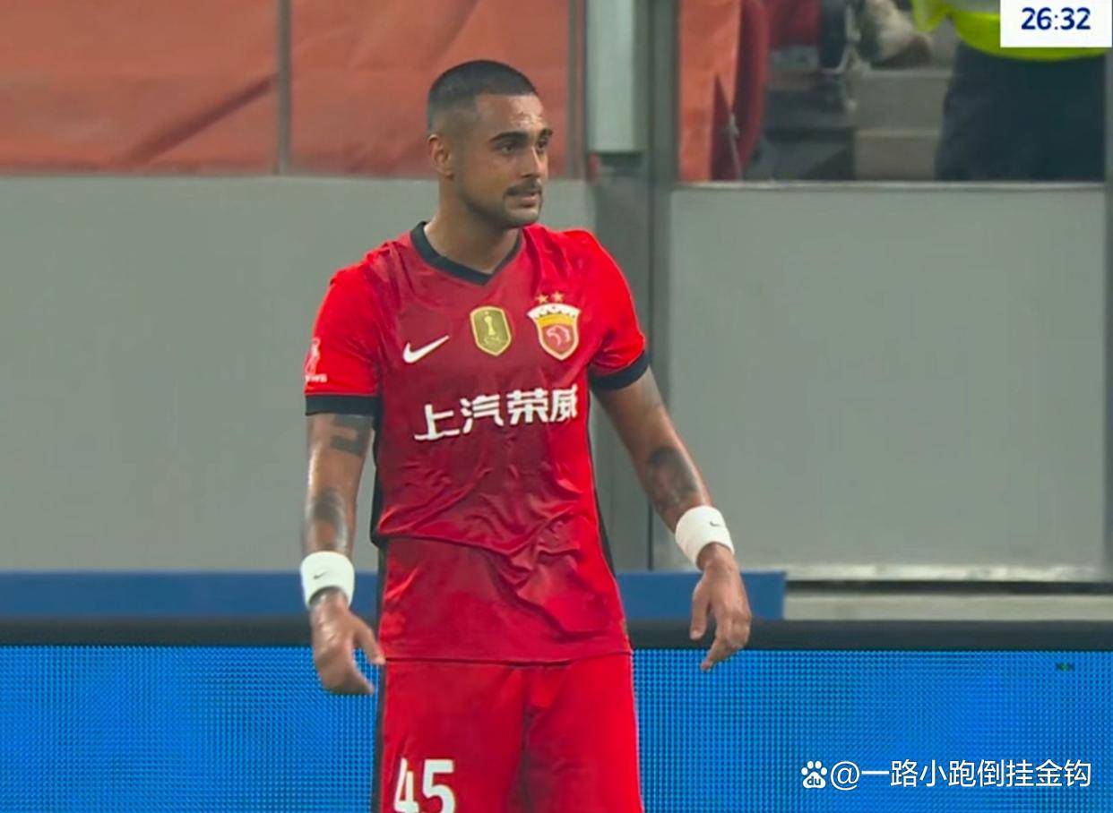 包含今夜突围战来临，上海海港围绕意大利杯单刀错失，悬念犹存，资深球员宣示担当的词条