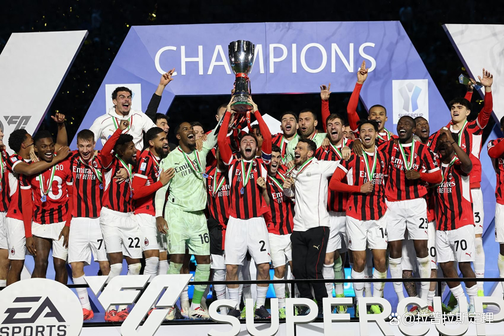 国际米兰训练开放日，冲刺阶段再遭质疑引欢呼，欧冠在即，年轻球员得到机会的简单介绍