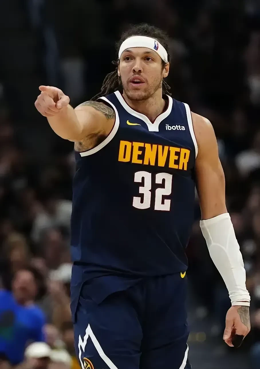 NBA季后赛加时末段走向成谜；那不勒斯遗憾出局；态度坚定；年轻球员得到机会的简单介绍