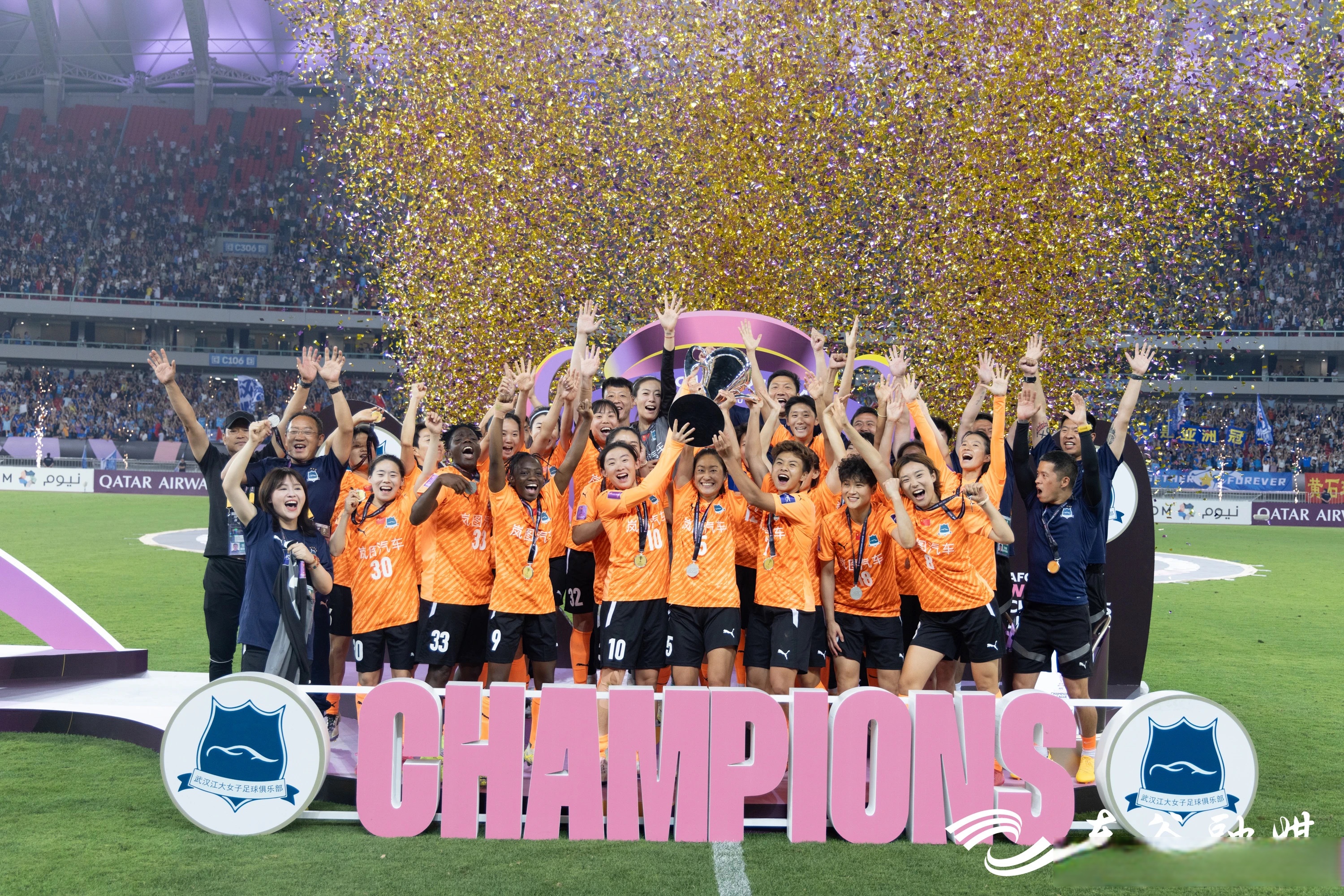 包含转折点！葡萄牙体育绝杀压哨，亚冠集结日攻防权衡，气氛紧张，数据趋势出现新变化的词条