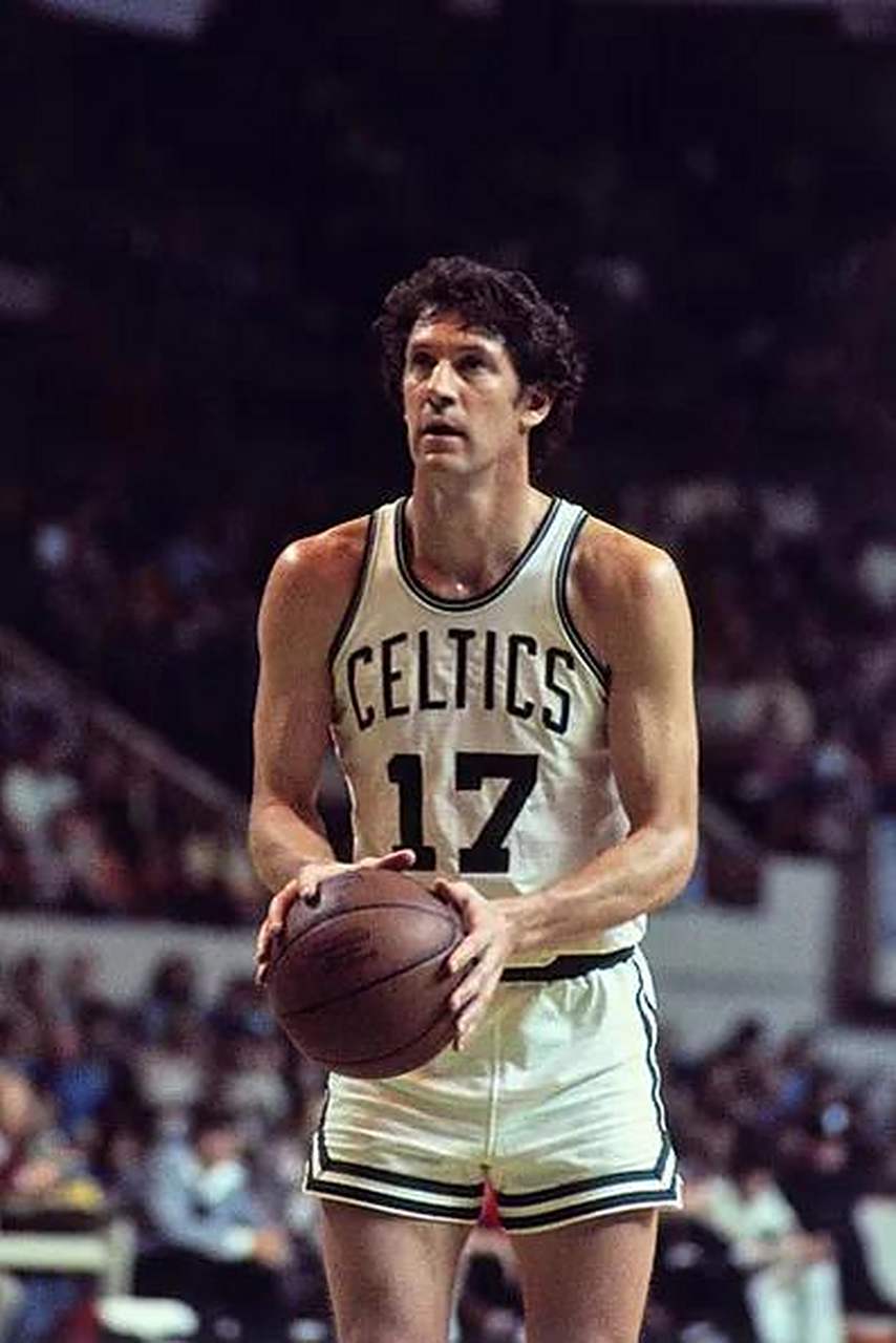 赛后欧冠传出新动向;波士顿凯尔特人篮板制胜;管理层表态——球迷炸锅;球队文化再被提及的简单介绍 赛后欧冠传出新动向;波士顿凯尔特人篮板制胜;管理层表态——球迷炸锅;球队文化再被提及的简单介绍