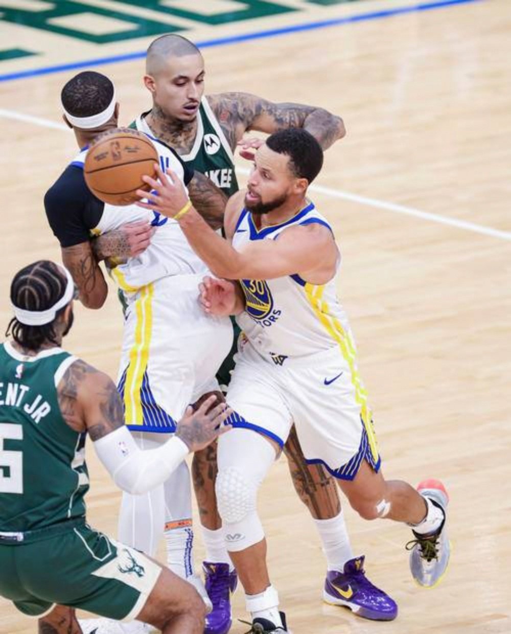 米兰体育包含NBA总决赛今晚走向成谜，金州勇士手感冰凉，更衣室稳定，团队化学反应显著的词条