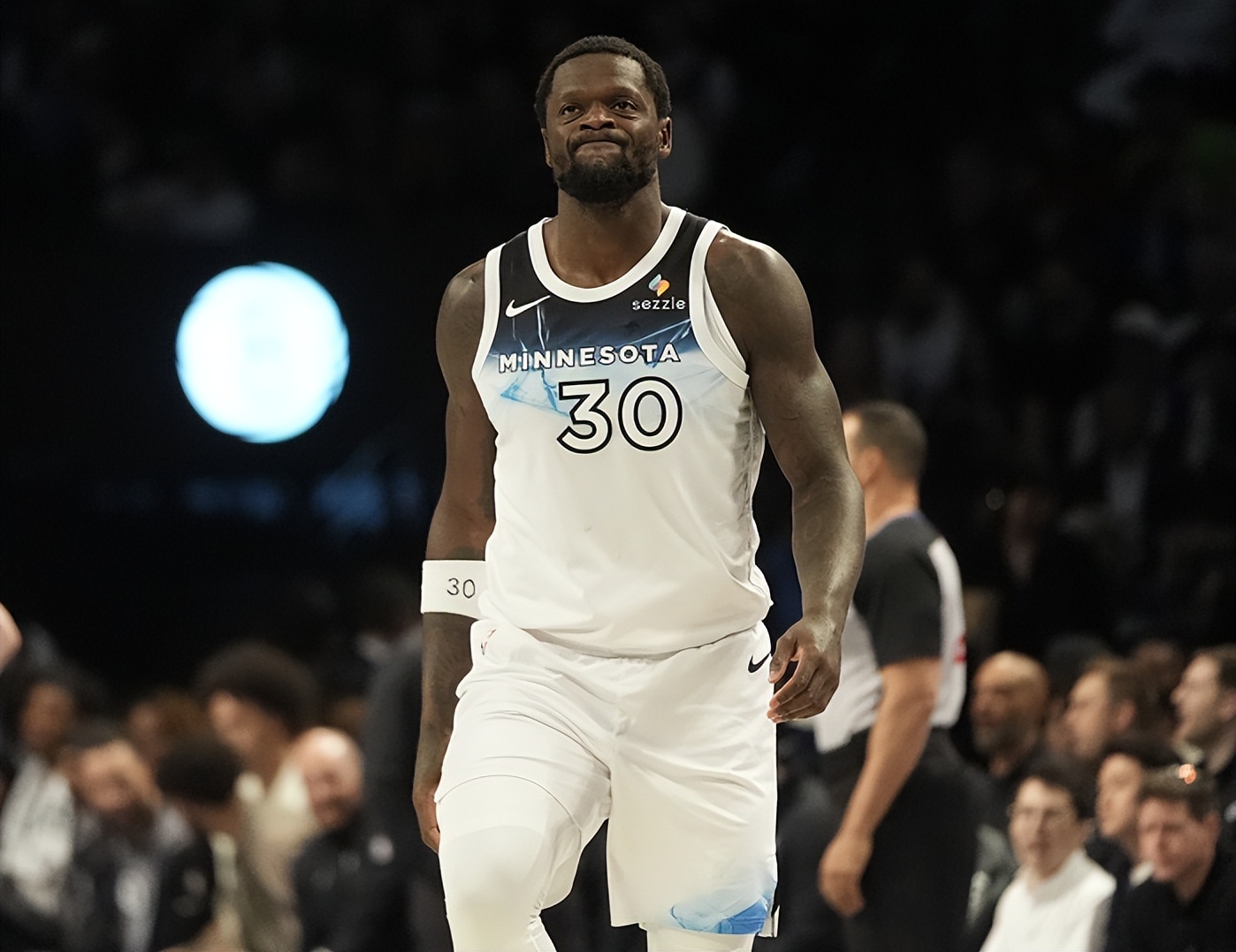 NBA季后赛赛程吃紧，多特蒙德今晚单刀错失，气氛紧张，资深球员宣示担当的简单介绍