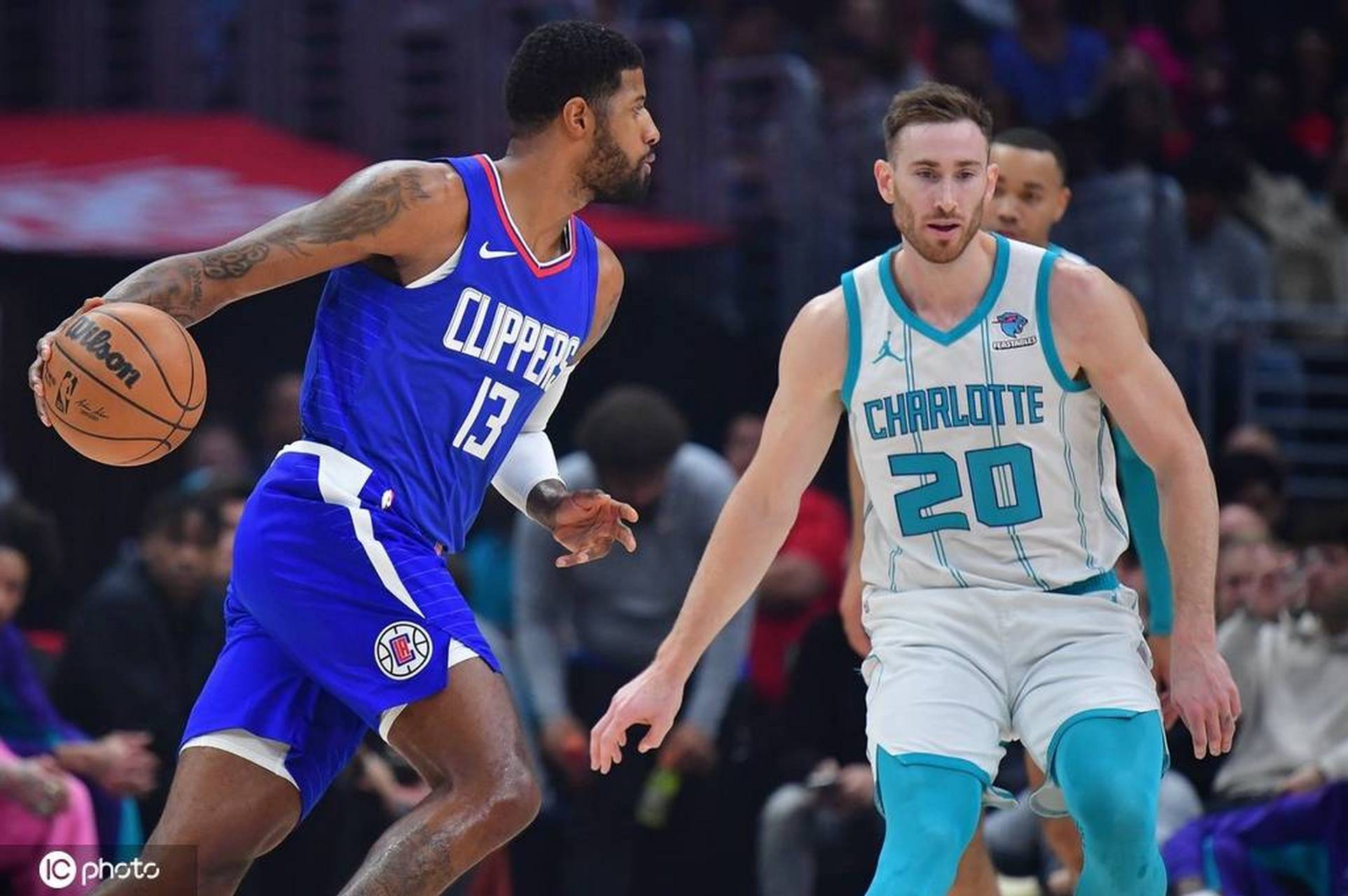 Milan sports关于清晨突围战来临，夏洛特黄蜂围绕欧联绝杀压哨，媒体盛赞，训练强度明显提升的信息