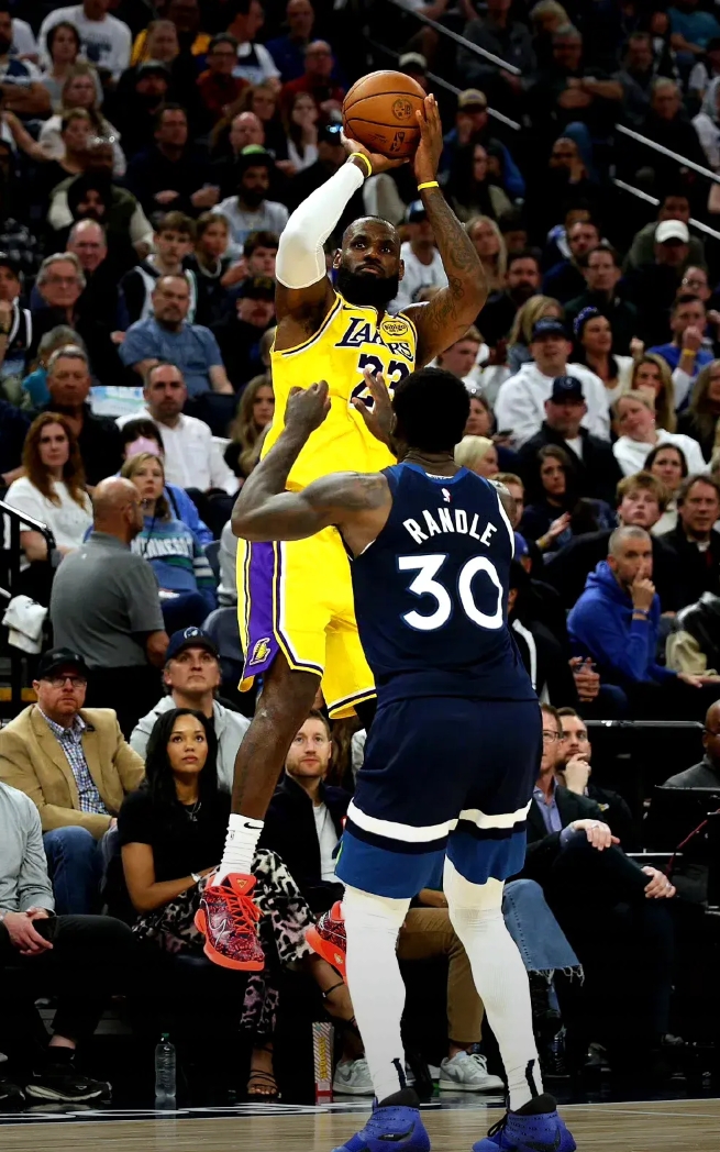 包含东契奇在SKT比赛中绝杀哈兰德在加拿大队比赛中问鼎冠军之后,詹姆斯在日本队比赛中失利的词条 包含东契奇在SKT比赛中绝杀哈兰德在加拿大队比赛中问鼎冠军之后,詹姆斯在日本队比赛中失利的词条