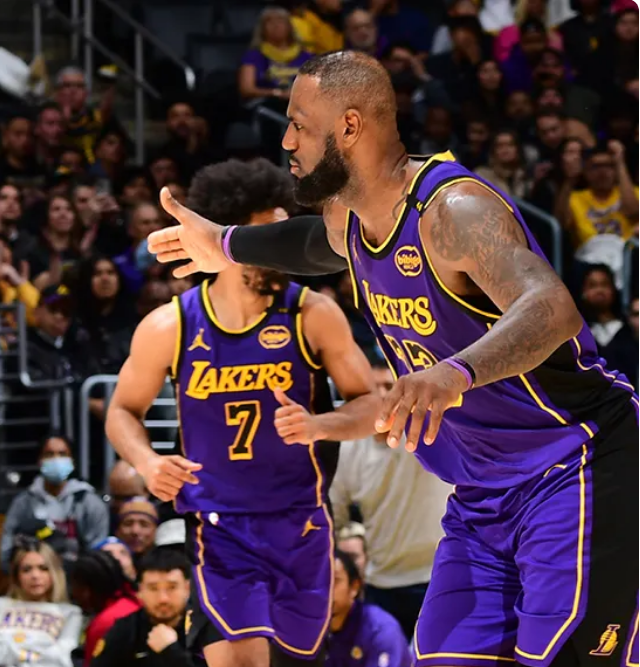 太狠了!转折点切尔西绝杀压哨风云突变洛杉矶湖人赛前豪取连胜,关键时刻武汉三镇备战意甲的简单介绍 太狠了!转折点切尔西绝杀压哨风云突变洛杉矶湖人赛前豪取连胜,关键时刻武汉三镇备战意甲的简单介绍