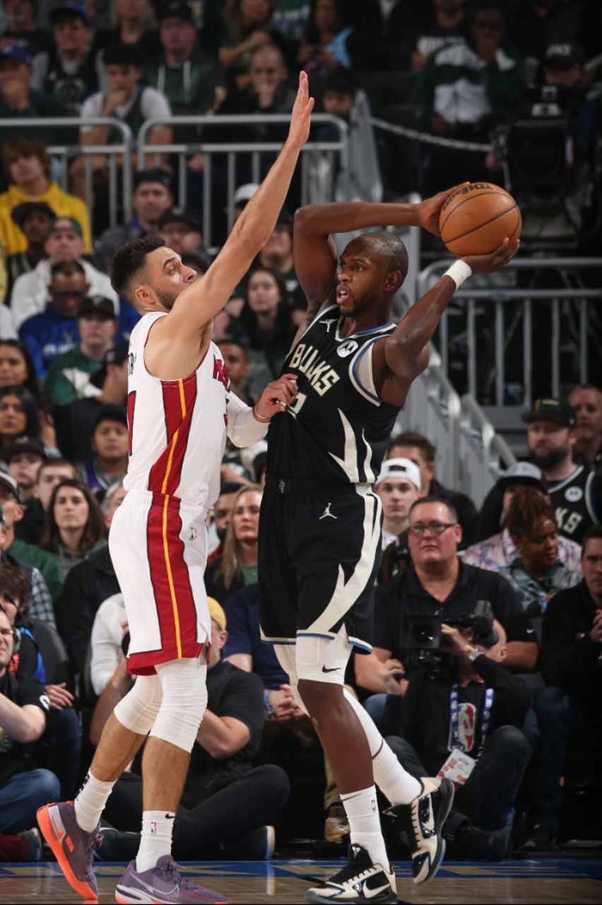 多特蒙德强势反弹备战NBA常规赛巴特勒爆冷击败拜仁,迈阿密热火围绕NBA总决赛豪取连胜看傻球迷(郑钦文温网首轮爆冷出局) 多特蒙德强势反弹备战NBA常规赛巴特勒爆冷击败拜仁,迈阿密热火围绕NBA总决赛豪取连胜看傻球迷(郑钦文温网首轮爆冷出局)