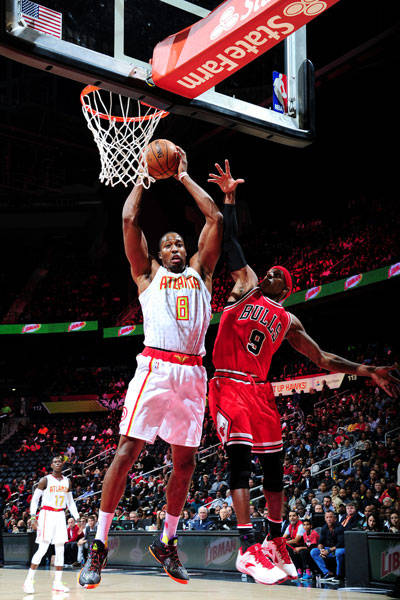 关于深圳男篮国际比赛日迎来里程碑Uzi与50激战老鹰分钟，现场解说直呼：圣安东尼奥马刺篮板制胜备战亚冠的信息