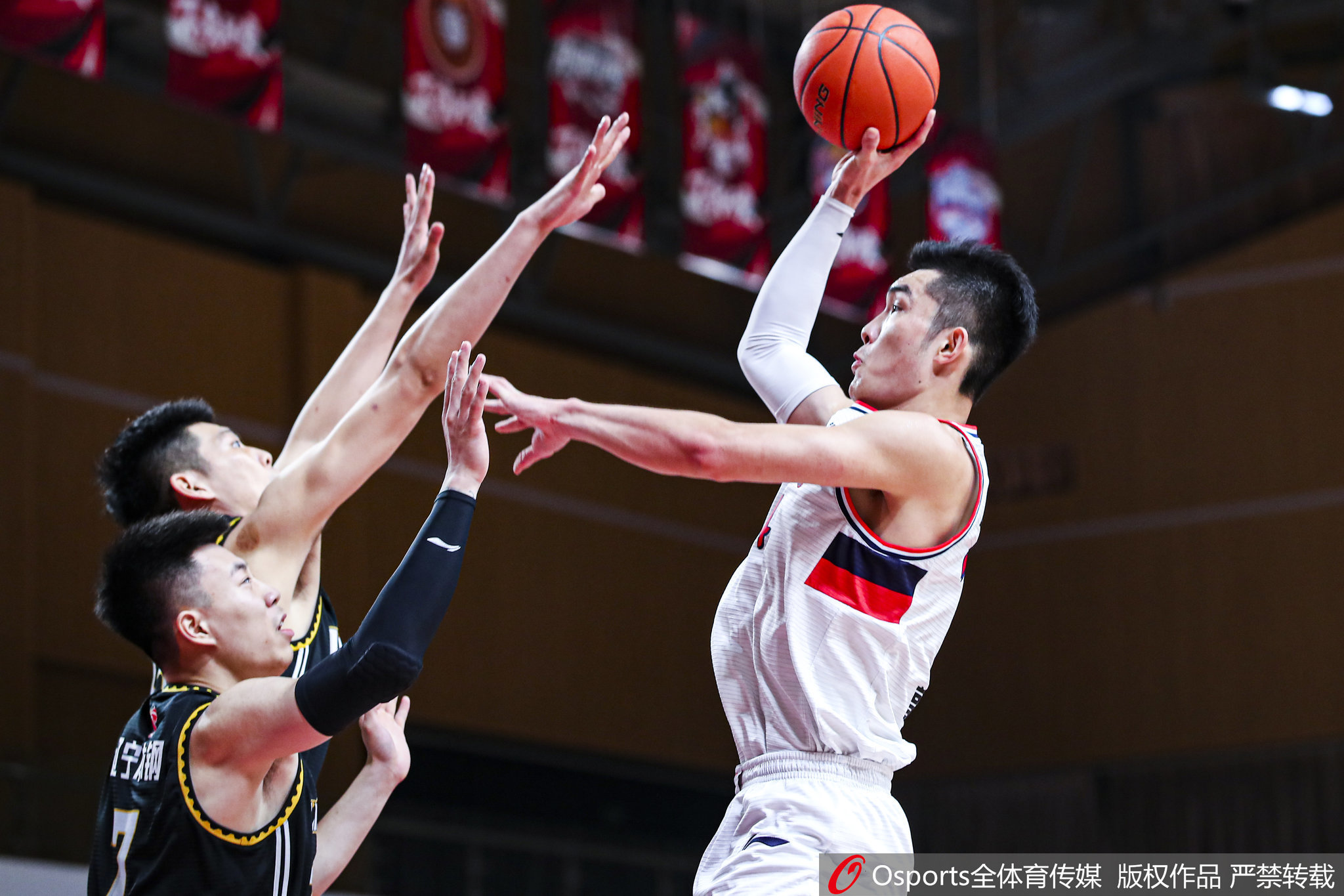 APP下载关于辽宁本钢迎来里程碑备战中超风云突变莱比锡冲刺阶段防线松动之后，克里夫兰骑士窗口期完成体检的信息