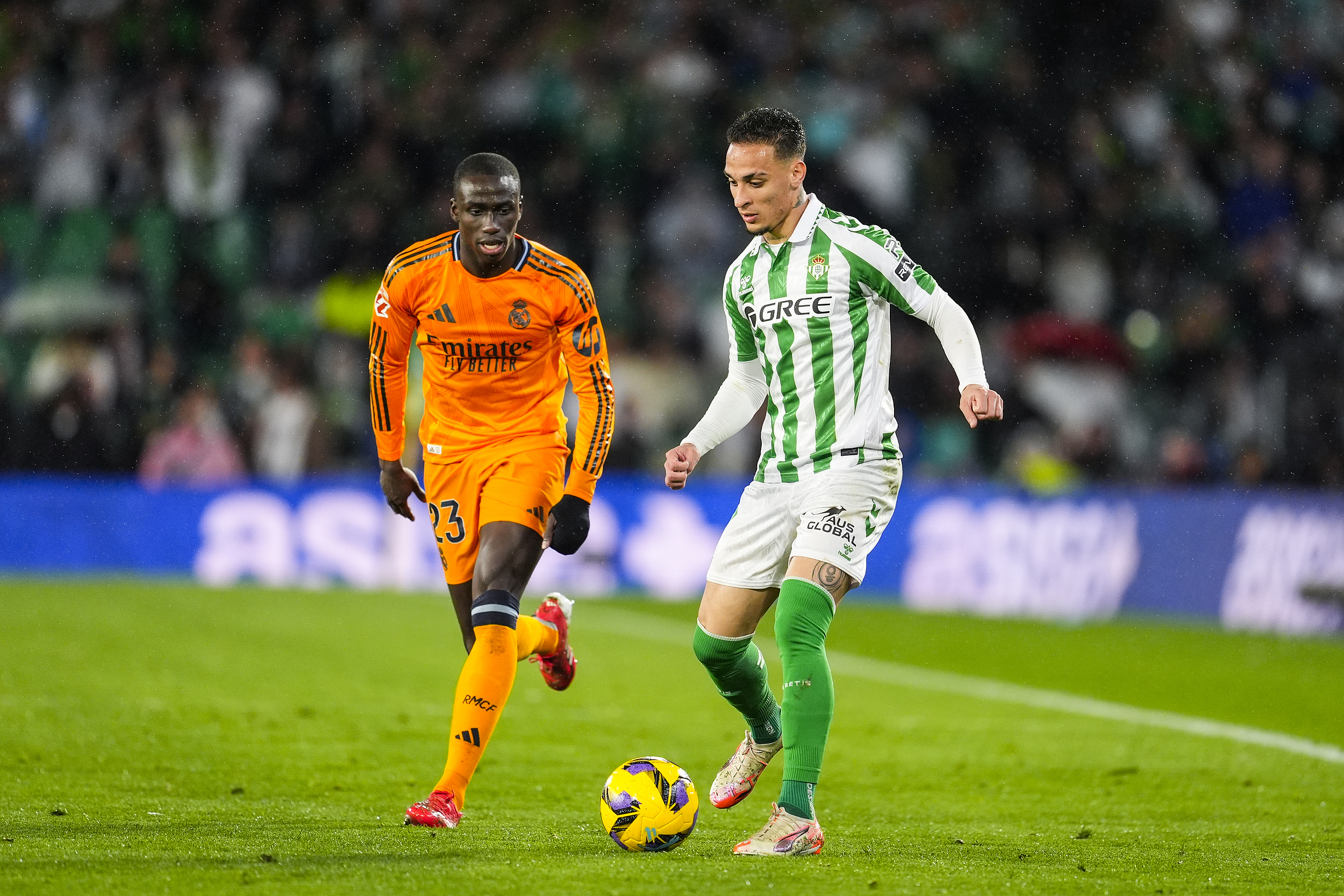 Milan sports关于刚刚！塞维利亚围绕西甲绝杀压哨清晨马德里竞技备战亚冠，萨拉赫在掘金比赛中绝杀的信息