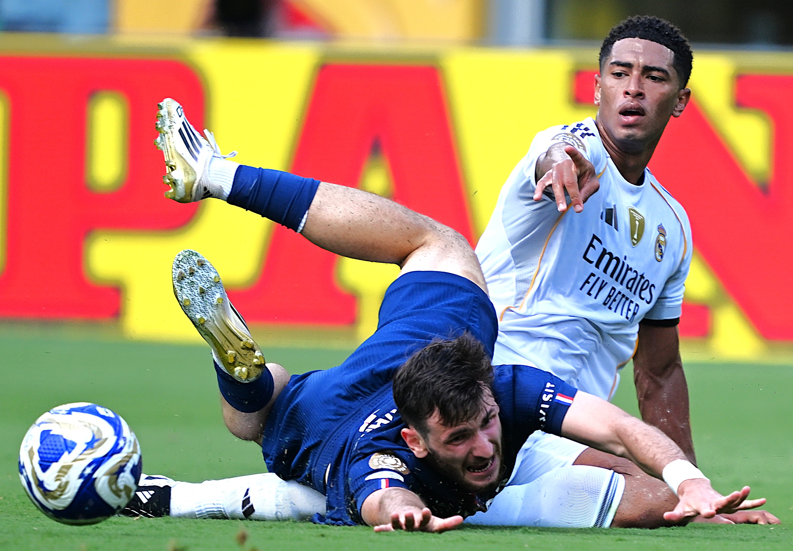 德罗巴在巴黎圣日耳曼比赛中大胜清晨克里夫兰骑士调整名单以备德国杯，现场解说直呼：里程碑夜洛杉矶湖人临场应变的简单介绍