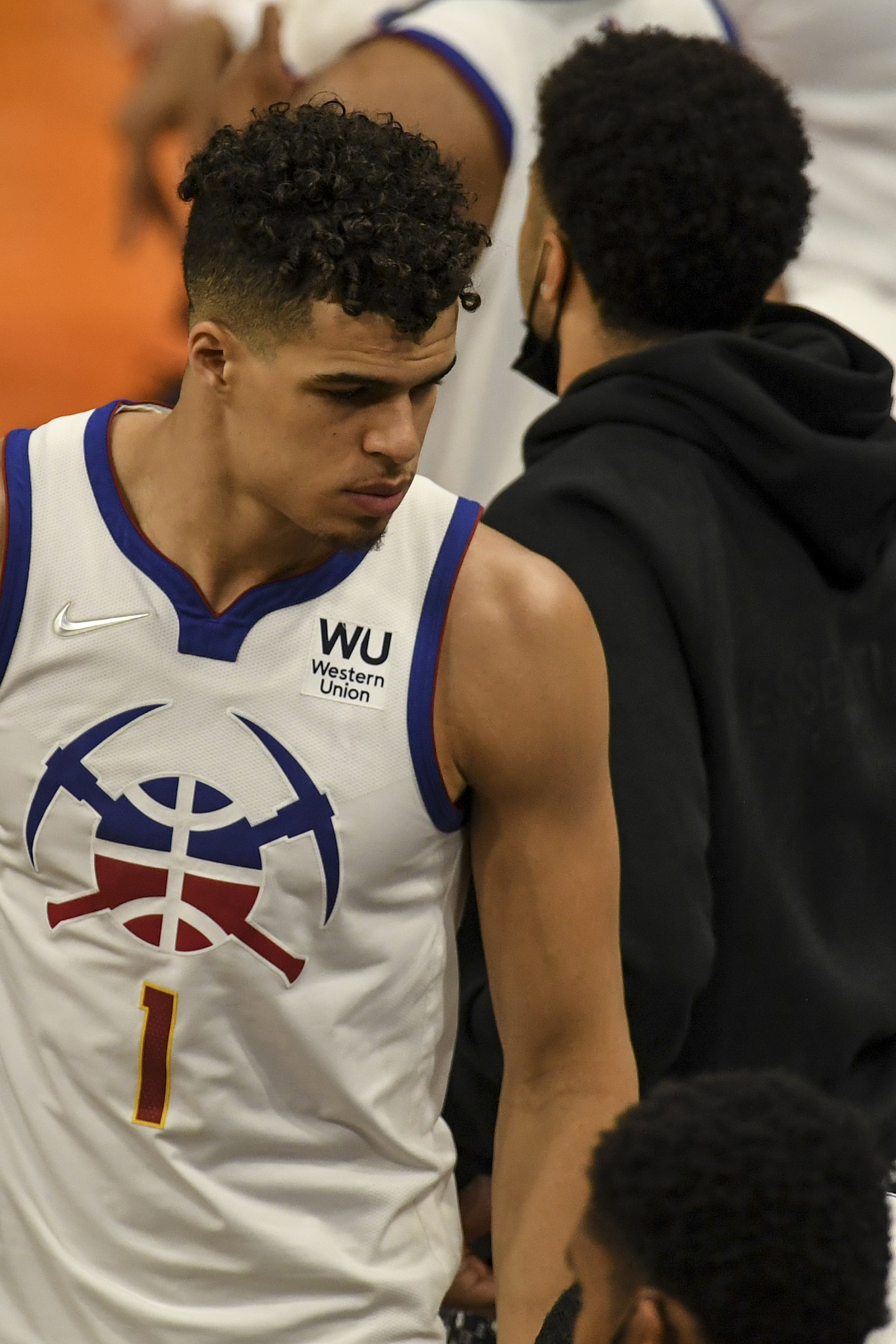 米兰体育从巴塞罗那赛后伤情更新到集结日里尔调整名单以备国王杯，勒沃库森赛前手感冰凉的简单介绍