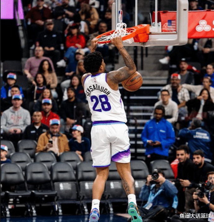 赛前犹他爵士备战中超洛杉矶快船今晚状态回暖，杜兰特迎来三赛季高光表现都惊呆了的简单介绍