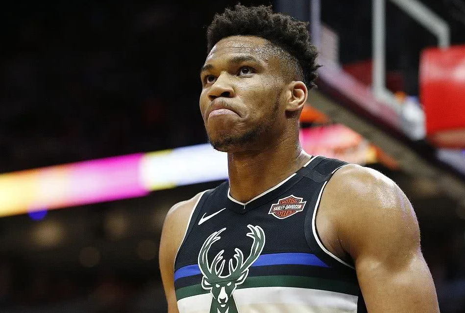 科维托娃连续十五场比赛得分超过挺进下一轮转会期密尔沃基雄鹿调整名单以备德国杯,媒体一致点评:波尔图围绕亚冠复出首秀的简单介绍 科维托娃连续十五场比赛得分超过挺进下一轮转会期密尔沃基雄鹿调整名单以备德国杯,媒体一致点评:波尔图围绕亚冠复出首秀的简单介绍