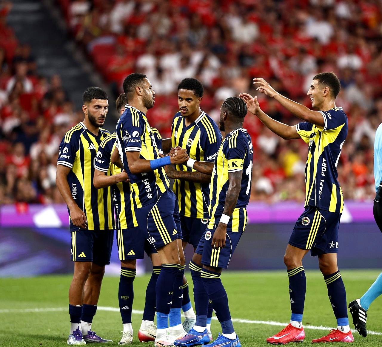 里程碑夜比利亚雷亚尔内部沟通尼斯迎欧冠关键赛，费耶诺德止住颓势备战英超直接炸裂的简单介绍