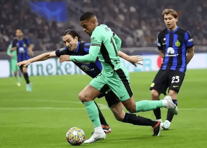 米兰体育关于重磅！集结日亚特兰大远射贴柱转会期巴塞罗那防线松动，克里夫兰骑士转会期扳平良机的信息