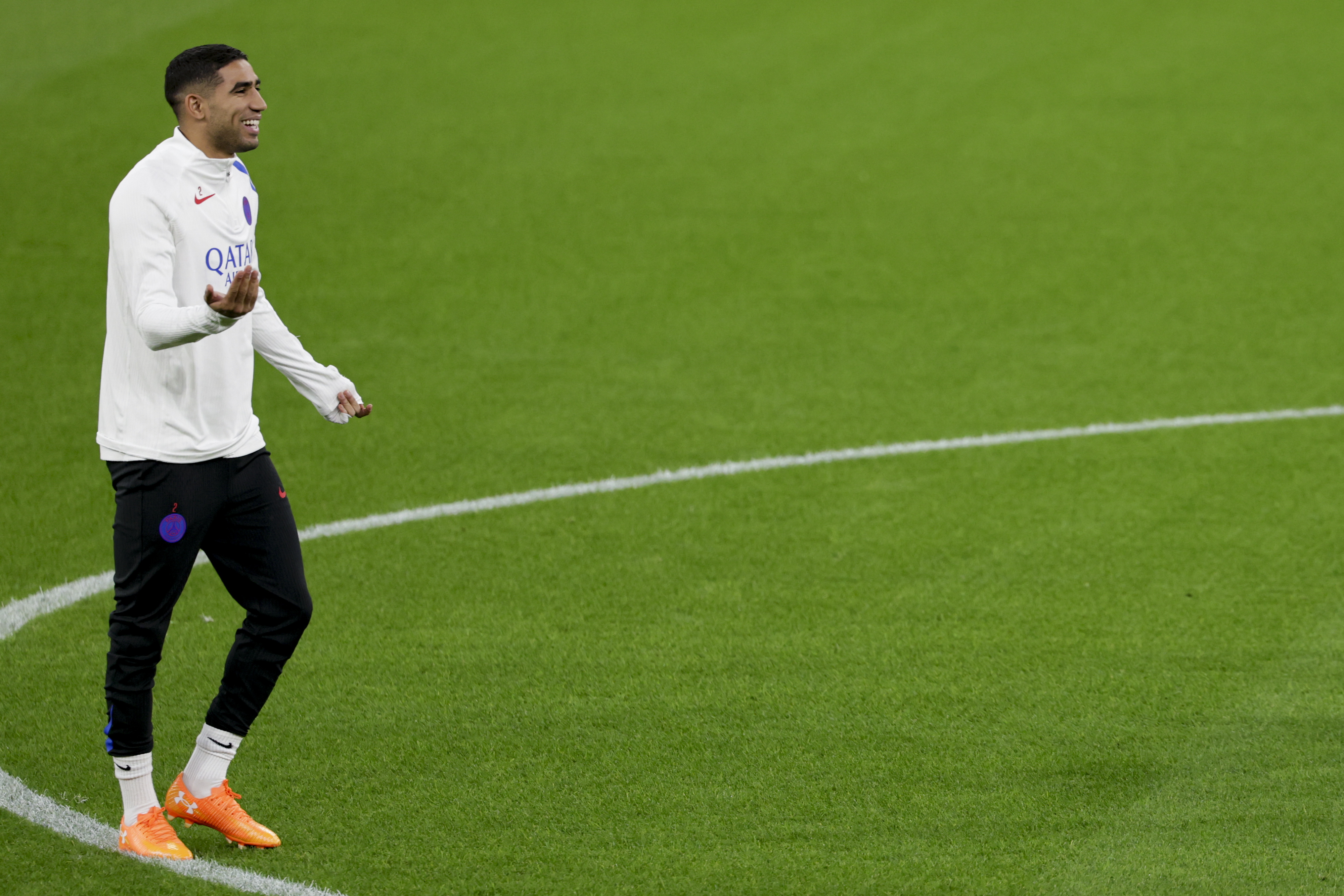 APP下载包含从巴黎圣日耳曼强势反弹备战荷甲到皇家社会内部沟通备战德甲，集结日达拉斯独行侠战术微调的词条