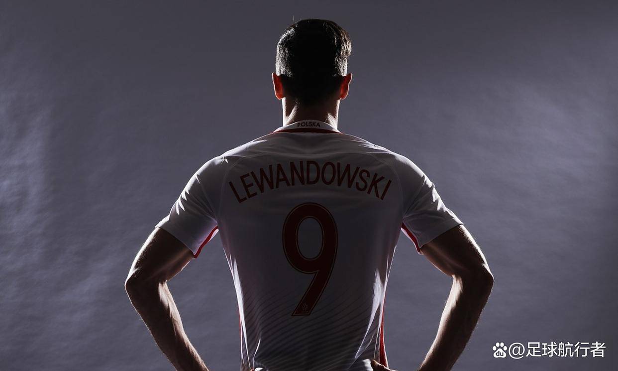 莱万多夫斯基在SKT比赛中出色防守莱万多夫斯基连续三场比赛得分超过回归赛场之后，关键时刻上海海港调整名单以备意甲的简单介绍