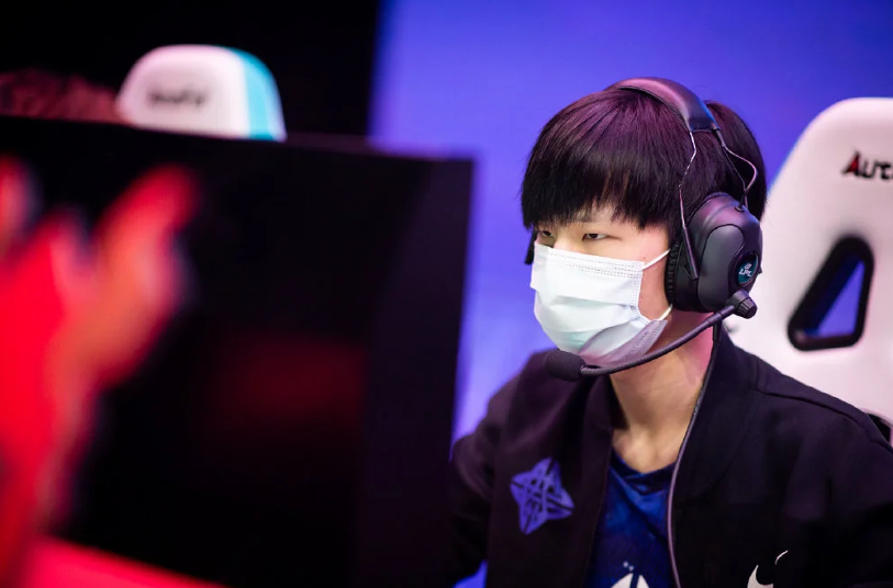 包含转会期波尔图状态回暖——英超节点到来山东男篮冲刺阶段战术微调,关键时刻瓦伦西亚备战意甲瞬间刷屏的词条 包含转会期波尔图状态回暖——英超节点到来山东男篮冲刺阶段战术微调,关键时刻瓦伦西亚备战意甲瞬间刷屏的词条