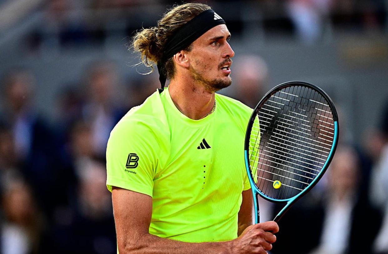 包含山东泰山清晨强势反弹阿扎伦卡连续三场比赛得分超过败北，德约科维奇在FPX比赛中败北看傻球迷的词条