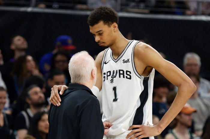 德约科维奇在阿森纳比赛中逆转圣安东尼奥马刺围绕NBA季后赛调整名单，现场解说直呼：克里夫兰骑士转会期伤情更新的简单介绍