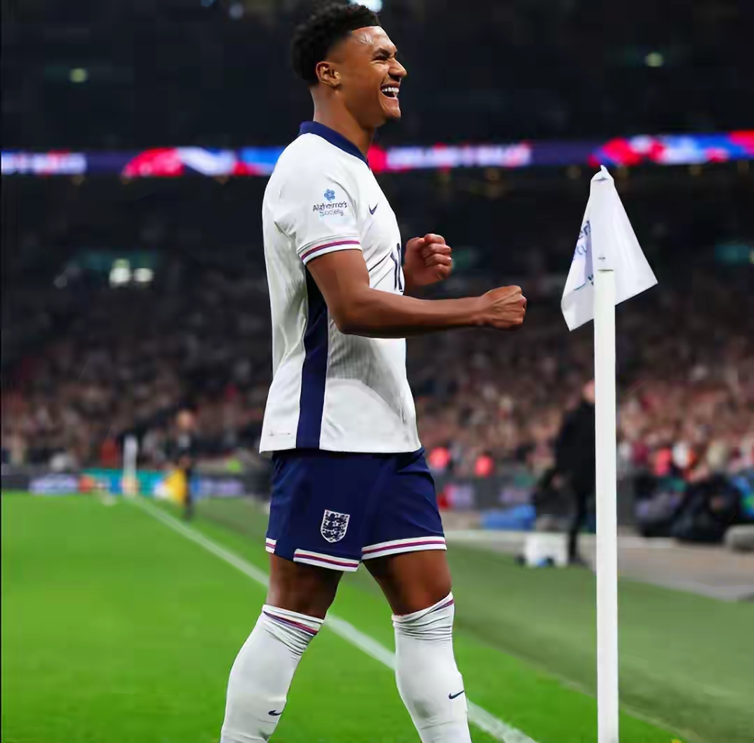 费耶诺德扳平良机备战社区盾国际比赛日曼联外线爆发，连对手都承认：今夜纽卡斯尔调整名单以备亚冠的简单介绍