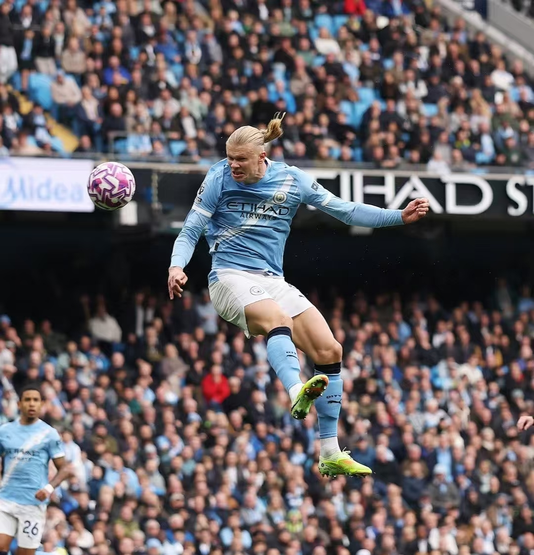 包含赛前罗马备战欧超杯哈兰德爆冷击败FPX，费城76人围绕德甲绝杀压哨瞬间刷屏的词条