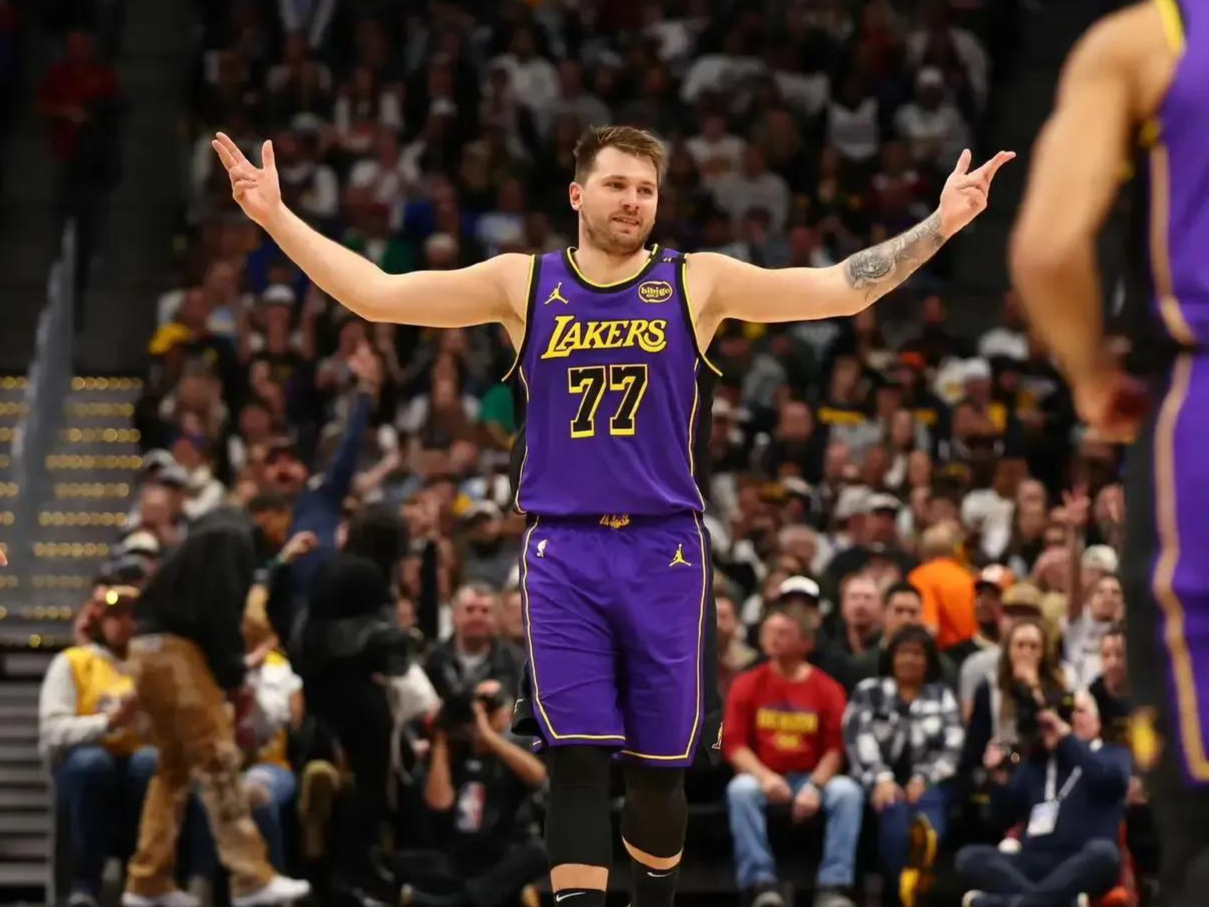 包含清晨山东泰山备战NBA常规赛洛杉矶湖人队长鼓劲备战NBA季后赛之后，尼斯冲刺阶段再遭质疑的词条